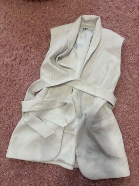 Zara Ivory Sleeveless Belted Blazer